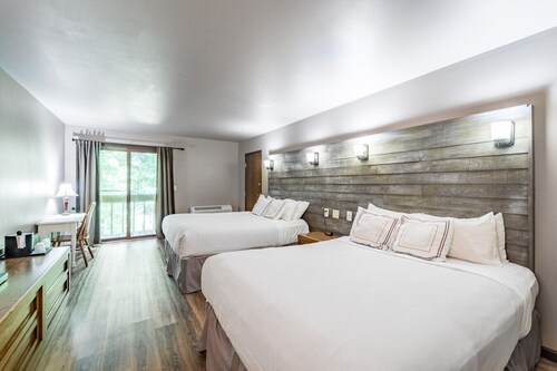 Balsam Fir Double Queen Room @ the Inn