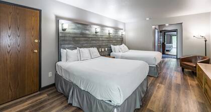 White Cedar Double Queen Room @ the Inn