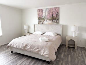 4 bedrooms, iron/ironing board, free WiFi, bed sheets - Bright High-Ceiling Getaway Near Snowbird & Alta (Sandy)