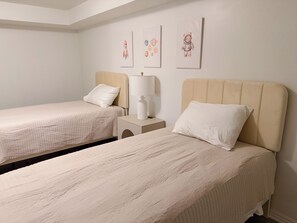 4 dormitorios, tabla de planchar con plancha, wifi gratis y ropa de cama