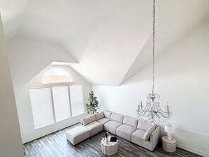 Una Smart TV, libros