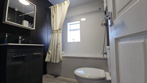 Dusche, Haartrockner, Bidet, Handtücher