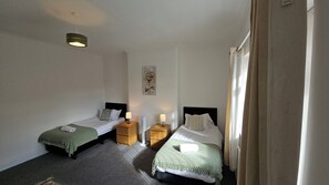 Iron/ironing board, travel crib, free WiFi, bed sheets - Ushaw Hilltop View- Availability for Christmas Eve! (Ushaw Moor)
