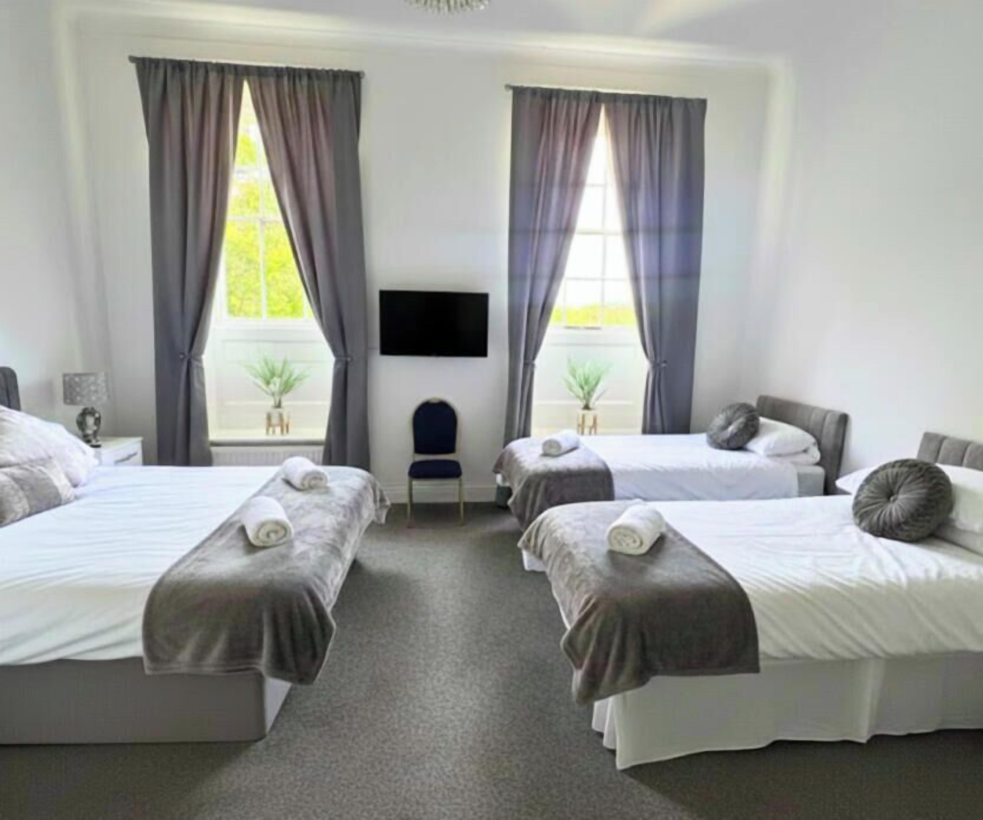 10 bedrooms, desk, WiFi