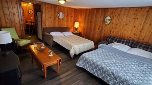 Chaumière traditionnelle, salle de bain privée, vue sur le lac (Newton Lake) | Bar-salon