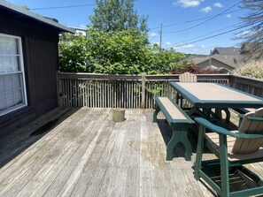 Tavanomainen mökki, oma kylpyhuone, järvinäköala (Newton Lake) | Terassi/patio