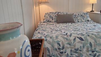 Traditional Cottage, Private Bathroom, Lake View (Newton Lake) | 1 bilik tidur