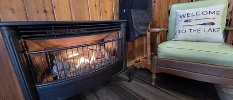 Tavanomainen mökki, oma kylpyhuone, järvinäköala (Newton Lake) | Lounge