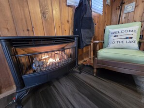 Tavanomainen mökki, oma kylpyhuone, järvinäköala (Newton Lake) | Lounge