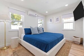 2 bedrooms, iron/ironing board, travel cot, WiFi - La Jolla Coastal Retreat - Walk to Beach (San Diego)