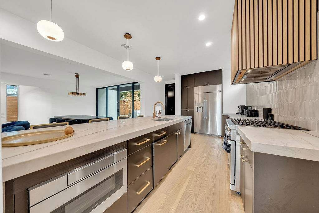 ثلاجة، ميكروويف، فرن، موقد طهي مسطح