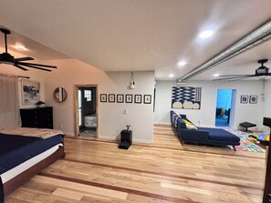 1 bedroom, free WiFi, bed sheets - Studio with spa bathroom in the heart of Denver (Denver)