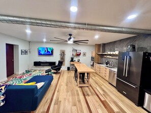 Interior - Studio with spa bathroom in the heart of Denver (Denver)