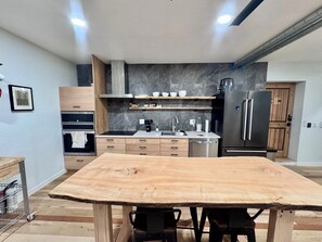 Mikroaaltouuni, uuni, liesi, astianpesukone