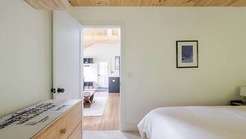 3 bedrooms, iron/ironing board, travel cot, free WiFi