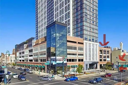 The Elm Haven near Yale, Union Station & Wooster Sq with Gym and Parking