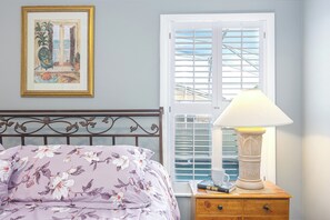 5 bedrooms, iron/ironing board, Internet, bed sheets - Spacious 5-bedroom villa in serene Davenport with AC comfort (Davenport)