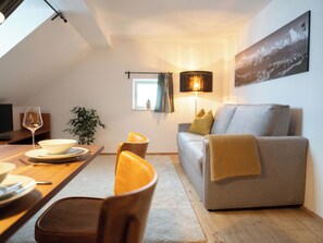 TV, fireplace, books - Idyllic apartment on the Ritten - peace, nature & views of the Dolomites. Mobilcard incl. (Trentino-Alto Adige)