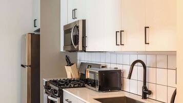 Fridge, microwave, oven, stovetop