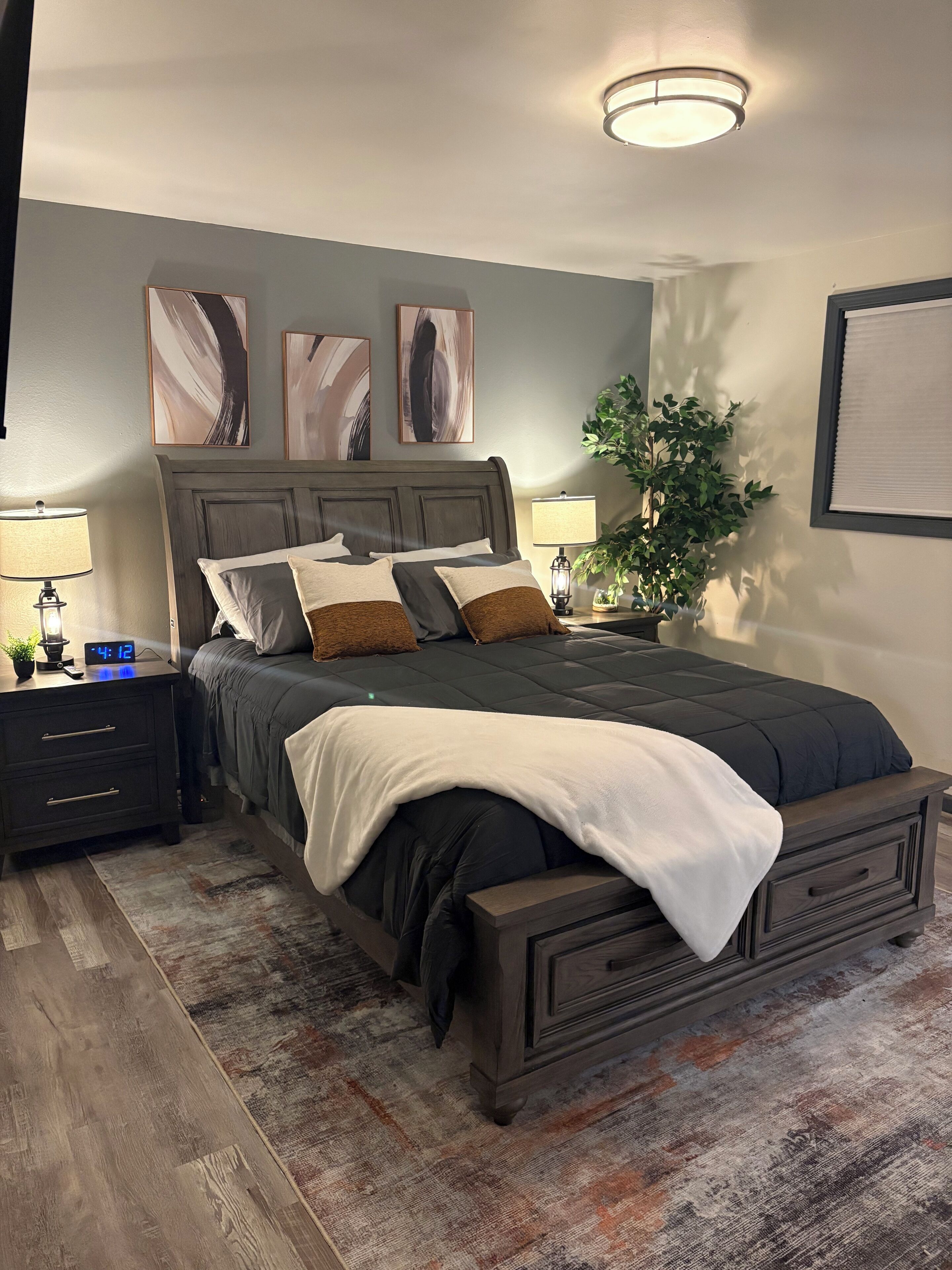 3 chambres, fer et planche à repasser, lit de bébé portatif