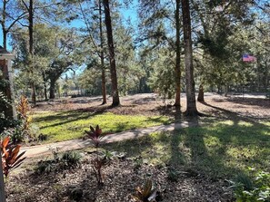 Property grounds - The Fox and Fern - Minutes to WEC ! (Ocala)