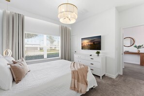 4 bedrooms, desk, iron/ironing board, travel cot - Stylish Disney Getaway with Themed Rooms (Kissimmee)