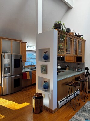 Microwave, oven, stovetop, dishwasher - 3bed 3bath sleeps 8 @ Hidden Valley is a ski in-out oasis steps for the action.  (Somerset)