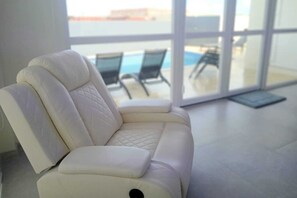 Outdoor pool - Modern Luxurious Villa Tierra del Sol private pool -brand new- 3 bdr - 3.5 bath (Noord)