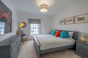 4 Schlafzimmer, Schreibtisch, Bügeleisen/Bügelbrett, kostenloses WLAN