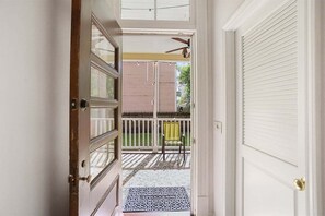 Interior - Historic Victorian | Firepit l Walk to Forsyth (Savannah)