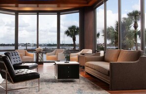 Interior - 3 Units Perfect getaway offering comfort, convenience, and lakeside serenity (Houston)