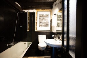 Assecador de cabells, tovalloles, sabó i paper higiènic 