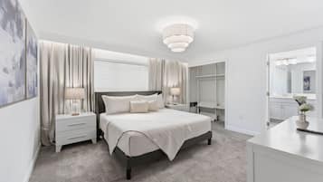 Villa (4 Bedrooms) | 4 soverom, individuelt dekorert, individuelt innredet og skrivebord