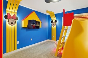Villa (4 Bedrooms) | 4 chambres, décoration personnalisée, ameublement personnalisé, bureau