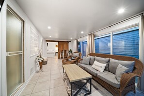 TV, fireplace, offices