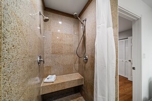 Shower, hair dryer, towels, shampoo - Stunning View Estate with  Pool & Game Room (La Mesa)