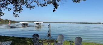Cozy Lake front family cabin