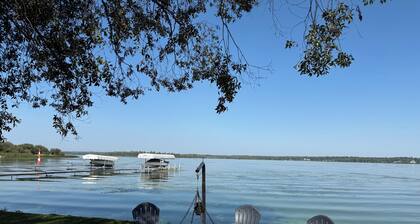 Cozy Lake front family cabin
