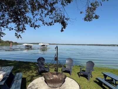 Cozy Lake front family cabin