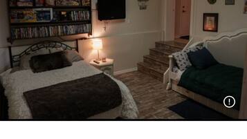 4 makuuhuonetta, silitysrauta/-lauta, Wi-Fi, vuodevaatteet