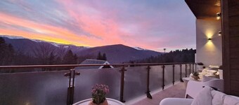 Perfect 5-bedroom penthouse in soothing Sinaia for your getaway.