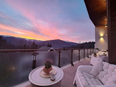 Perfect 5-bedroom penthouse in soothing Sinaia for your getaway.