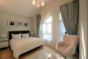 5 slaapkamers, een strijkplank/strijkijzer, wifi, beddengoed