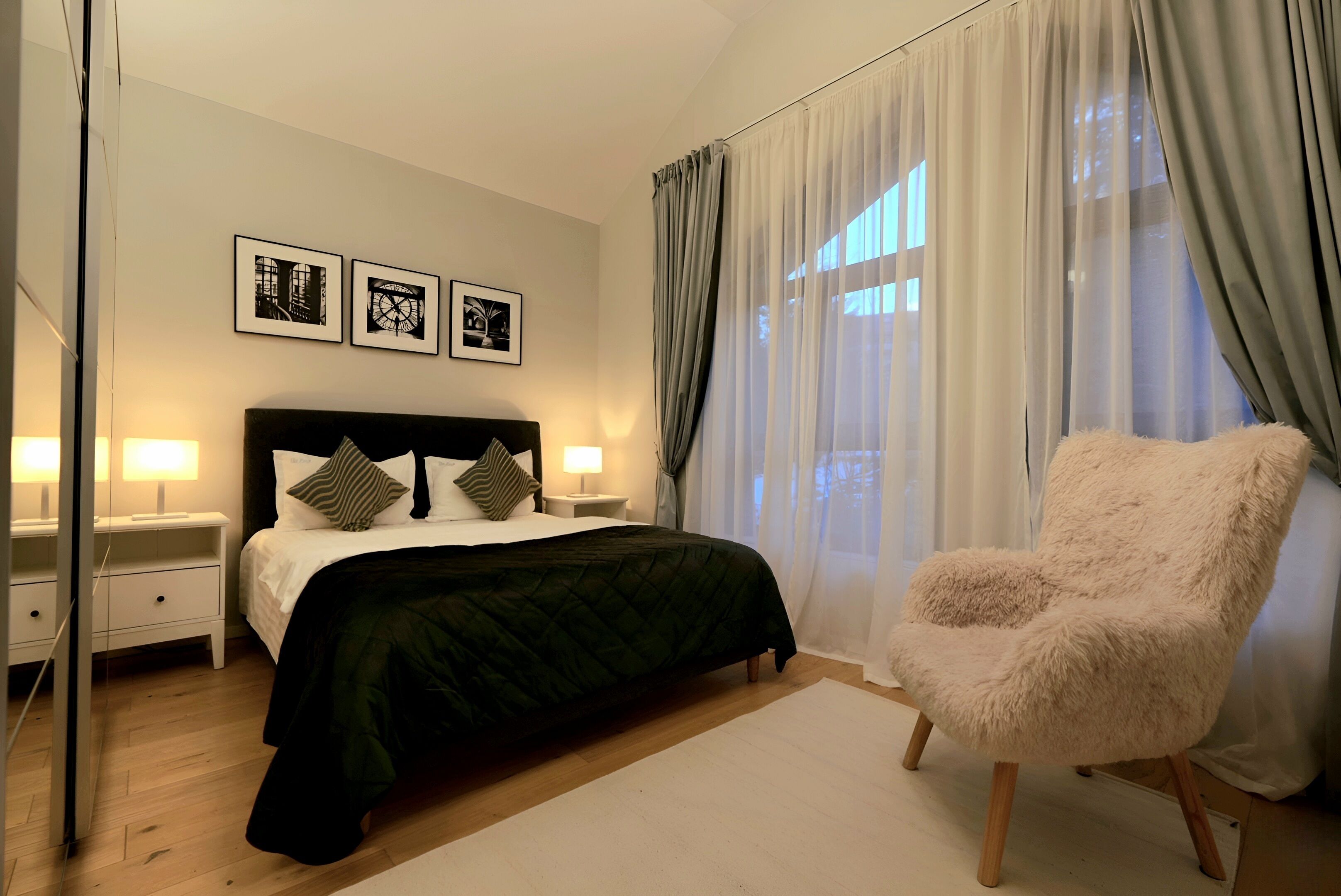 5 室のベッドルーム、アイロン / アイロン台、WiFi、ベッドシーツ