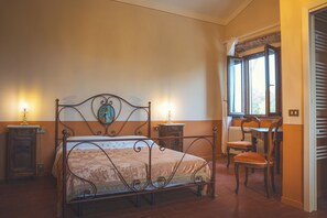 Double Room, Mountain View | Desk, laptop workspace, free WiFi - Agriturismo Le Chiome (Toscana)