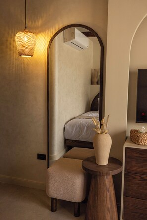 Deluxe Room, 2 Twin Beds, City View | Free WiFi, bed sheets - Pyramids Pavilion Boutique Hotel (Giza)