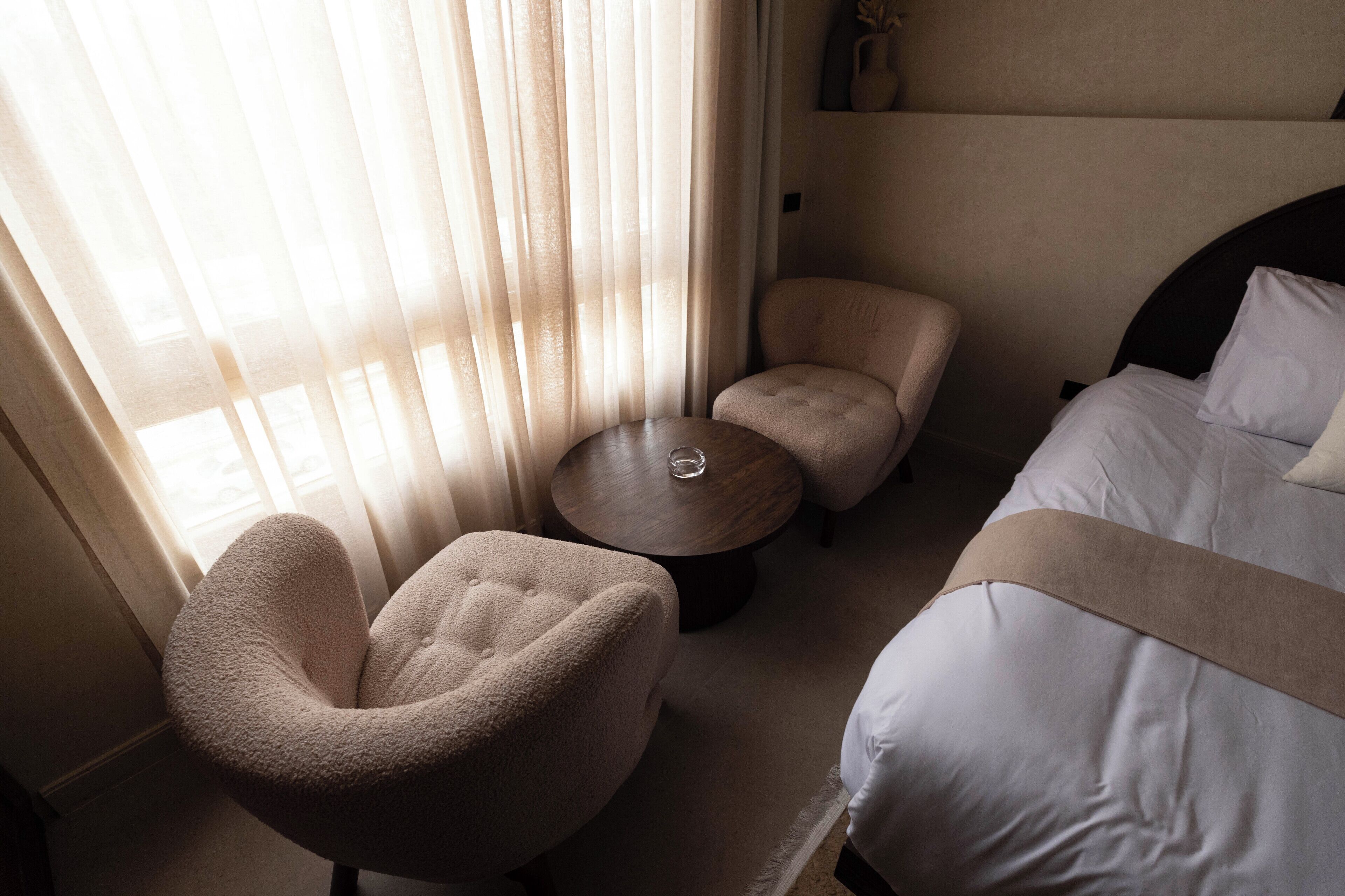 Free WiFi, bed sheets