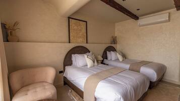 Chambre Deluxe, 2 lits une place, vue ville | Wi-Fi gratuit, draps fournis