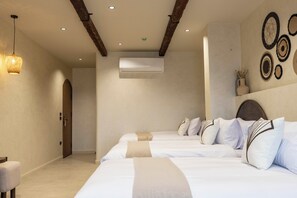 Deluxe Triple Room, 3 Twin Beds, Mountain View | Free WiFi, bed sheets - Pyramids Pavilion Boutique Hotel (Giza)