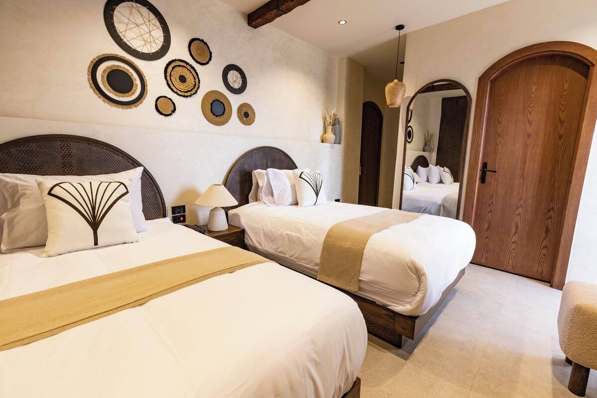 Deluxe Room, 2 Twin Beds, Mountain View | WiFi (free), bed sheets